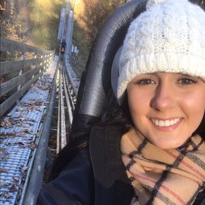 Meet your Posher, Magdalene